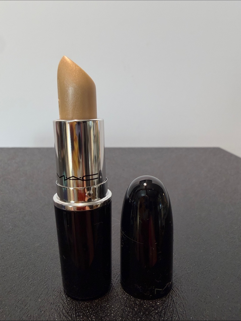 MAC Cosmetics Lipstick 501 sunny vanilla